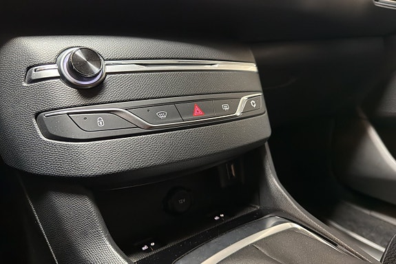 Peugeot 308 SW 15 of 17