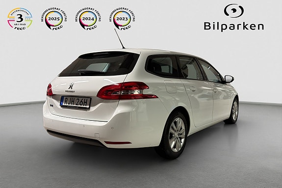Peugeot 308 SW 2 of 5