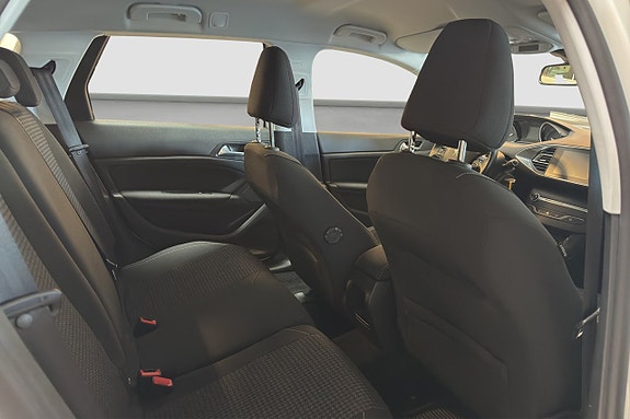 Peugeot 308 SW 10 of 17
