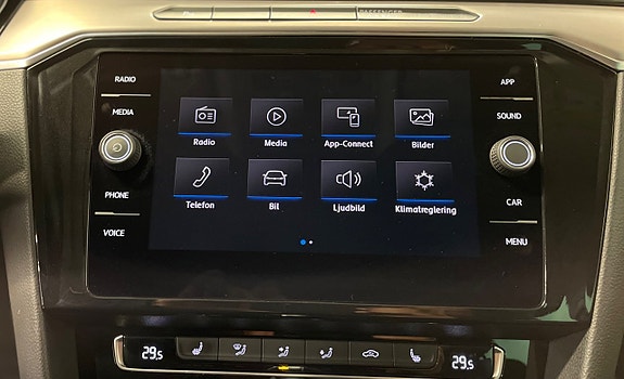 Volkswagen Passat 13 of 17