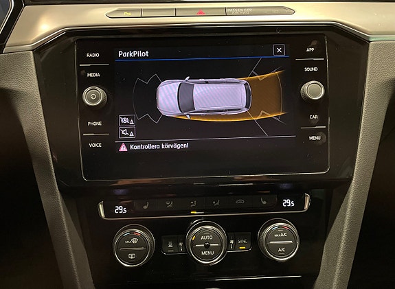 Volkswagen Passat 15 of 17