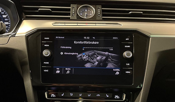 Volkswagen Passat 12 of 17