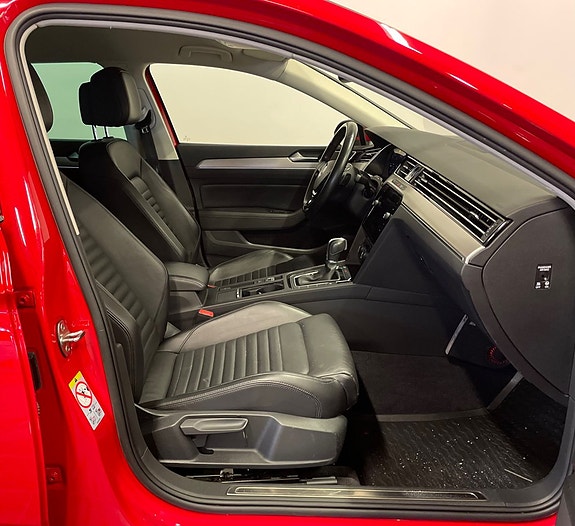 Volkswagen Passat 10 of 17