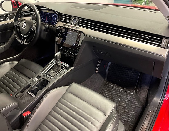 Volkswagen Passat 9 of 17