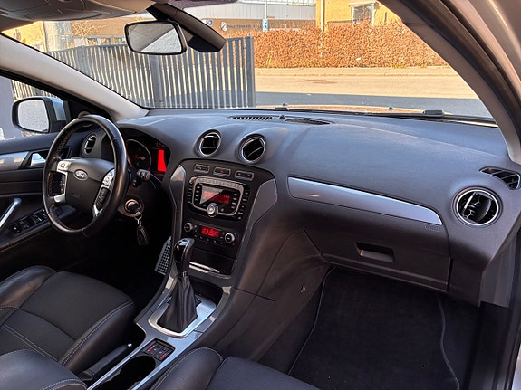 Ford Mondeo 26 of 30