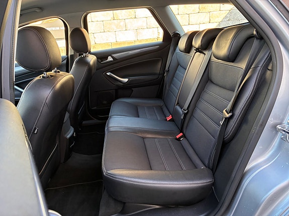 Ford Mondeo 28 of 30