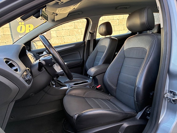 Ford Mondeo 23 of 30