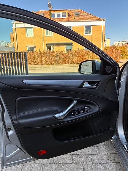 Ford Mondeo 24 of 30