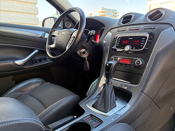 Ford Mondeo 19 of 30