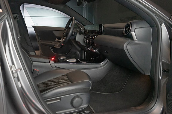 Mercedes-Benz CLA250 e 14 of 19