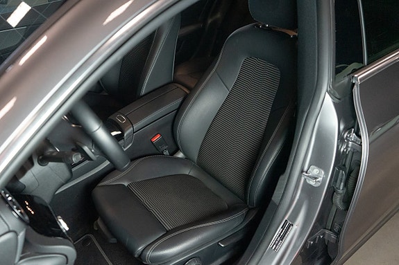 Mercedes-Benz CLA250 e 15 of 19