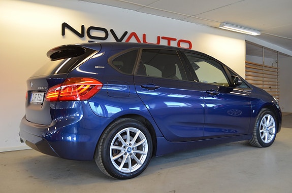 BMW 225xe 17 of 19