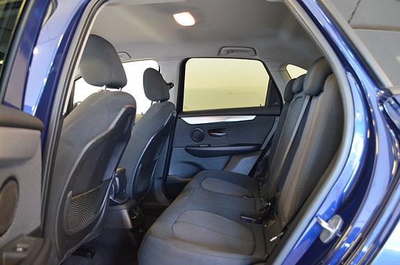 BMW 225xe 16 of 19