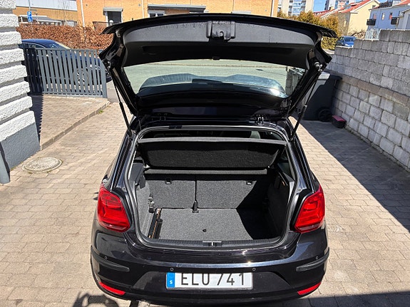 Volkswagen Polo 16 of 30