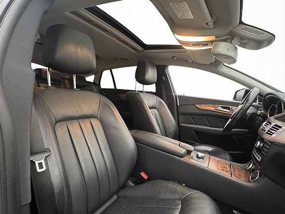 Mercedes-Benz CLS350 16 of 30