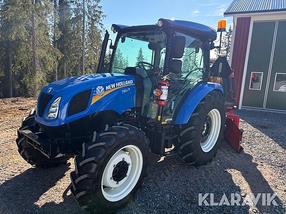 Traktor New Holland T4.65S med snöslunga