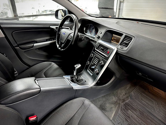 Volvo S60 12 of 17