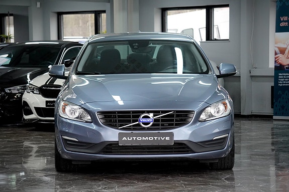 Volvo S60 2 of 5