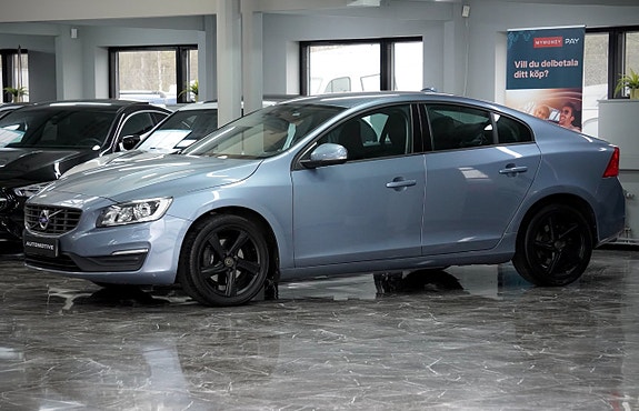 Volvo S60 4 of 5