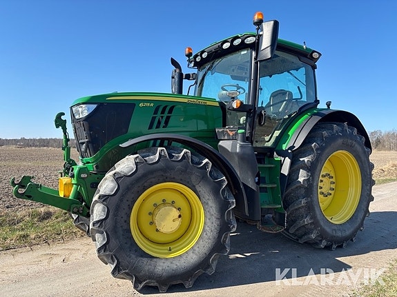Traktor John Deere 6215R