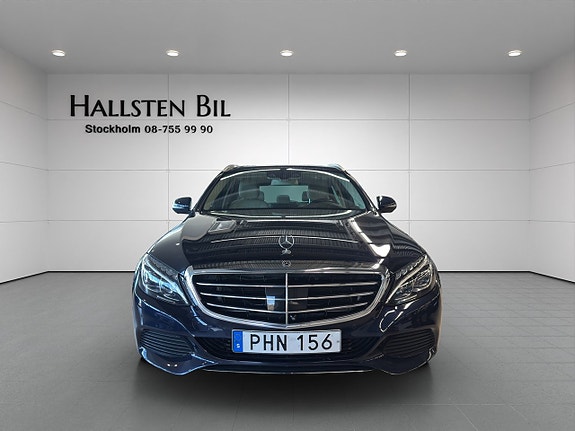Mercedes-Benz C350 3 of 5