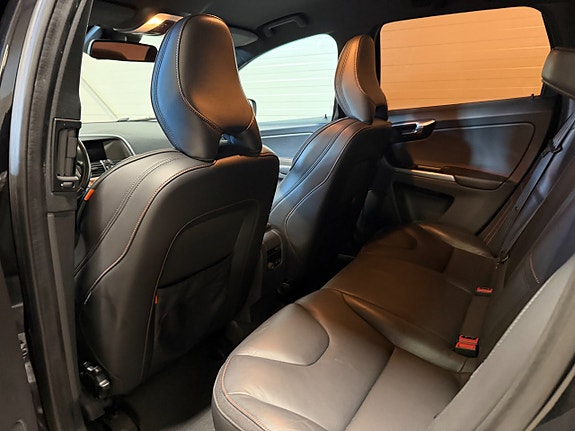 Volvo XC60 17 of 21
