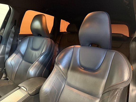 Volvo XC60 16 of 21