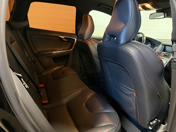 Volvo XC60 11 of 21