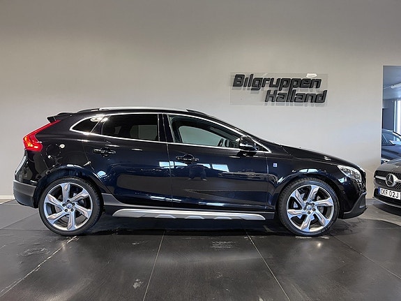 Volvo V40 Cross Country 7 of 30