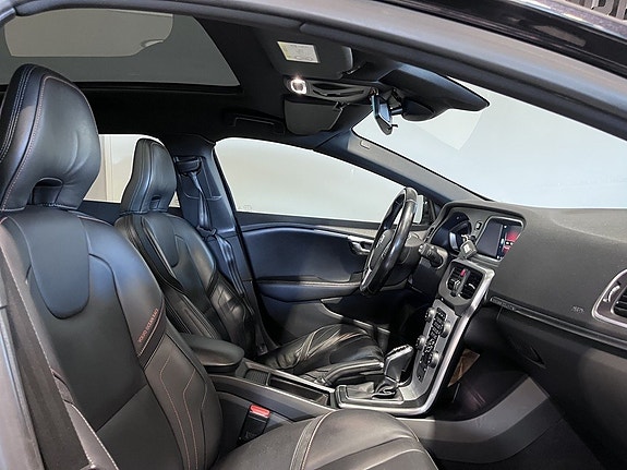 Volvo V40 Cross Country 14 of 30
