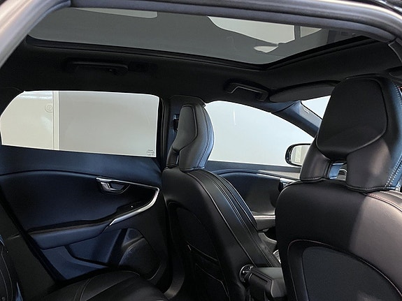 Volvo V40 Cross Country 17 of 30
