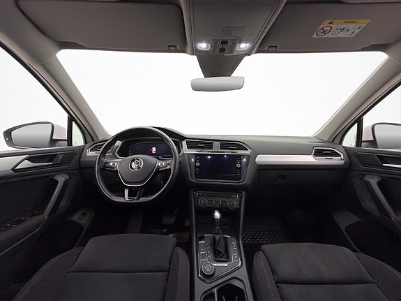 Volkswagen Tiguan 12 of 30