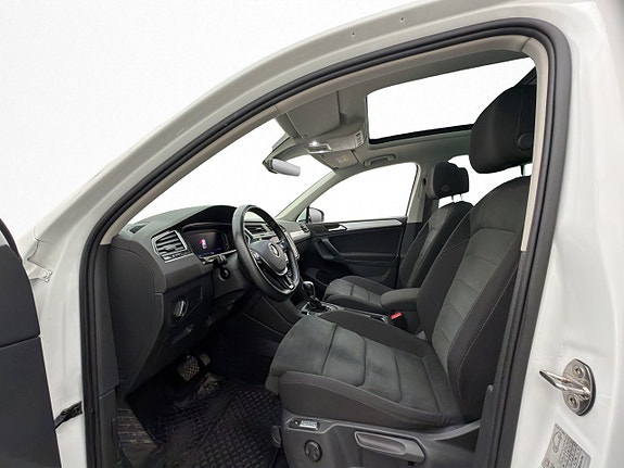 Volkswagen Tiguan 10 of 30