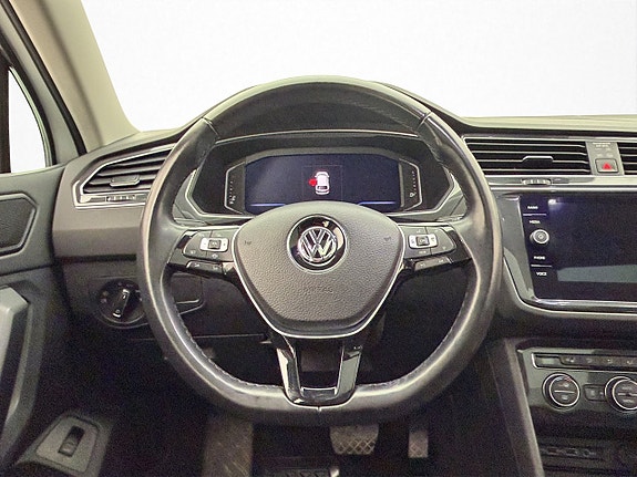 Volkswagen Tiguan 13 of 30