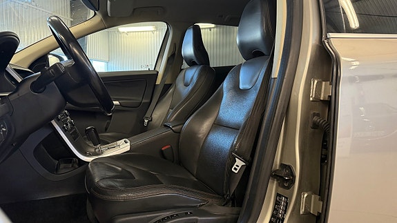 Volvo XC60 11 of 26