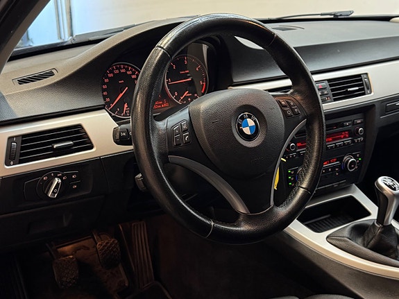 BMW 320d 19 of 23