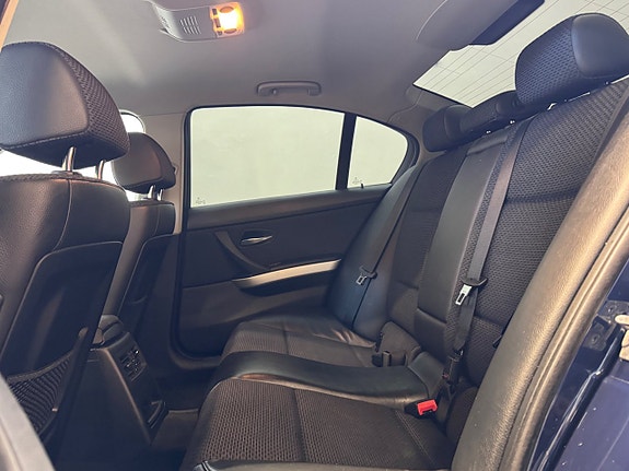 BMW 320d 15 of 23