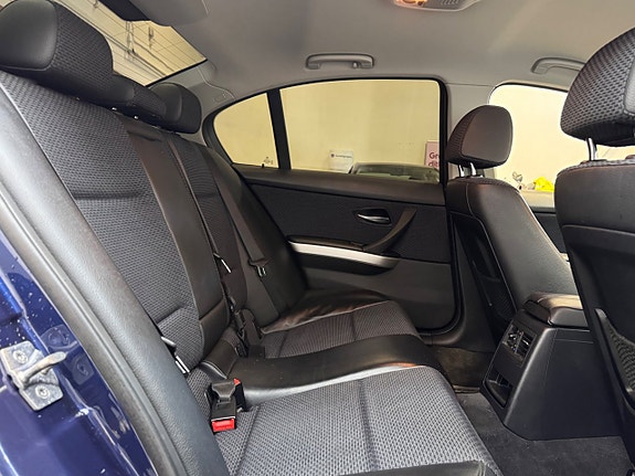 BMW 320d 16 of 23