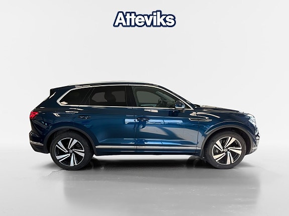 Volkswagen Touareg 2 of 5