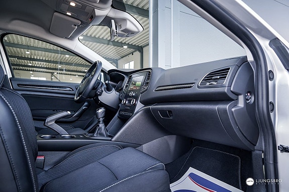Renault Megane 9 of 9
