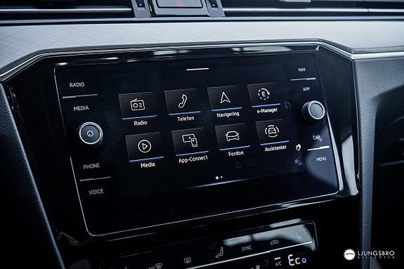 Volkswagen Passat 9 of 13