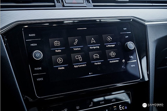 Volkswagen Passat 9 of 13