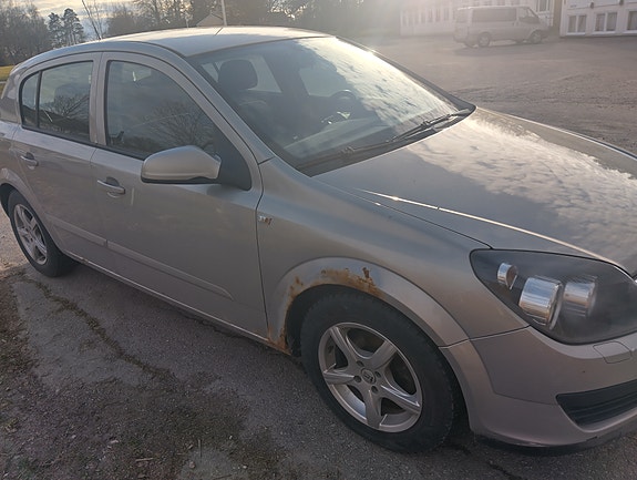 Opel Astra 4 of 5
