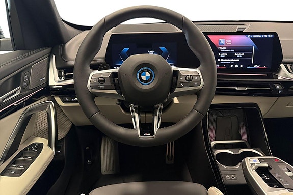 BMW iX1 9 of 18