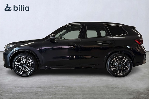 BMW iX1 3 of 5