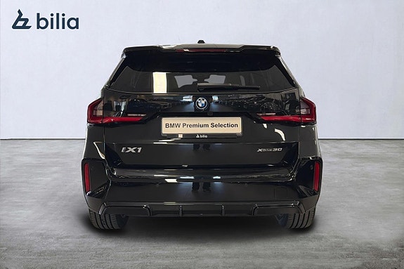 BMW iX1 4 of 5
