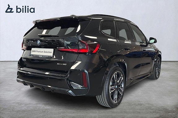 BMW iX1 17 of 18