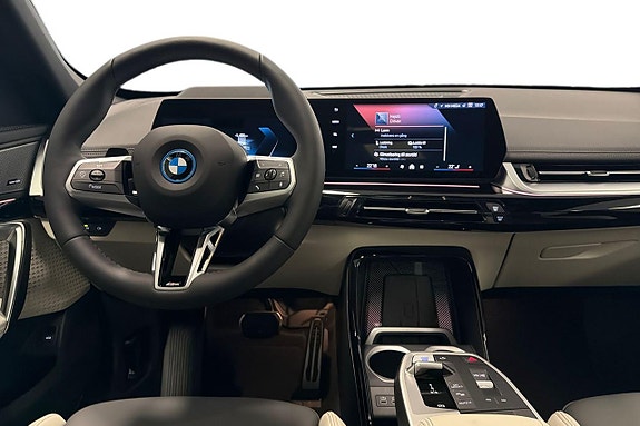 BMW iX1 8 of 18
