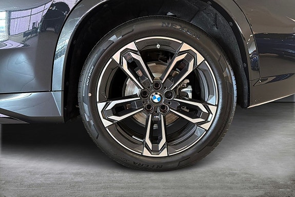BMW iX1 15 of 18