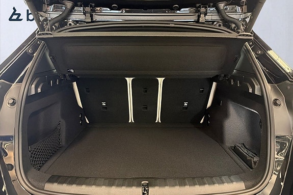 BMW iX1 10 of 18